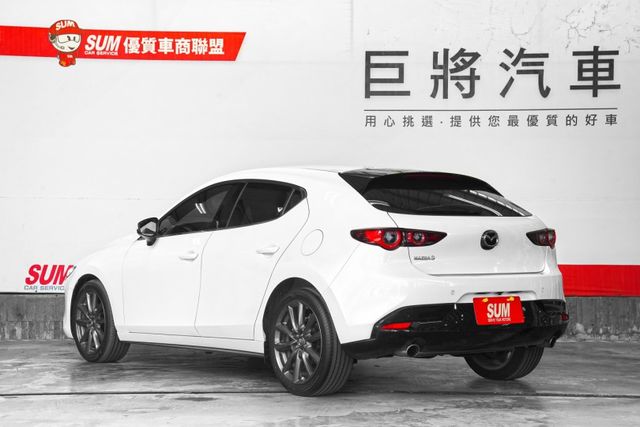 一手車 原版件 原廠保固到2028 僅跑7千里 跟車 車道偏移 盲點 BOSE音響  第6張相片