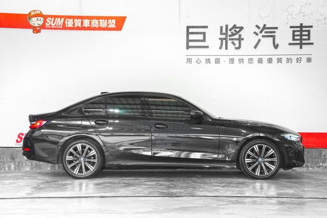 318i Sport｜一手車 僅跑2.3萬里 原版件 原廠保固到2027 5AU、環景、盲點、ID8介面  第4張相片