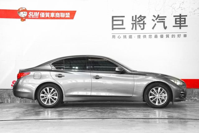 2.0T旗艦款｜一手車僅跑4.5萬里 原版件 原廠保養 天窗 導航 環景影像 雙電動椅 偏移警示  第4張相片