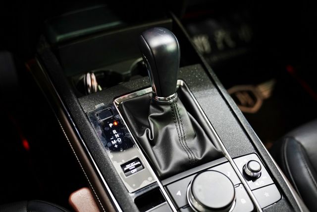 20S Signature｜原廠保養僅跑3.6萬里 ACC車道偏移 盲點 抬顯 電動椅 BOSE環景 電尾門  第15張相片
