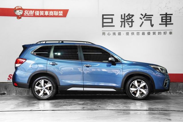 i-S EyeSight｜原鈑件 僅跑6.4萬里 ACC撥片 盲點 車道偏移 環景 電尾門 天窗 四輪驅動  第4張相片