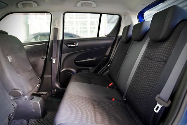 GLX｜一手車 原版件 倒影、恆溫、定速、IKEY、藍芽、導航、電子後視鏡、方向盤4向  第8張相片