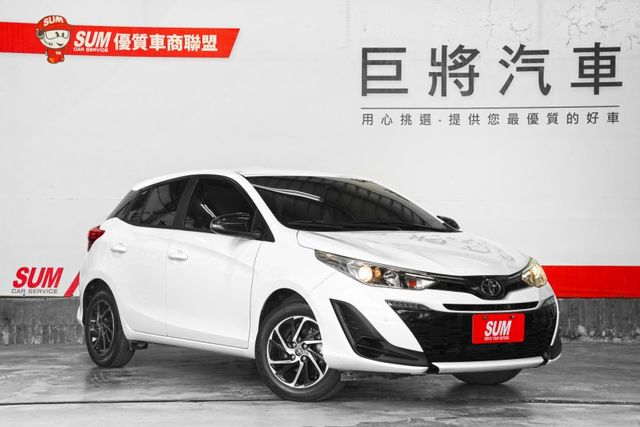 豪華版｜原鈑件 原廠保養僅跑1.1萬里 雙色內裝 定速 車道偏移 車美仕主機 倒影 導航  第1張相片