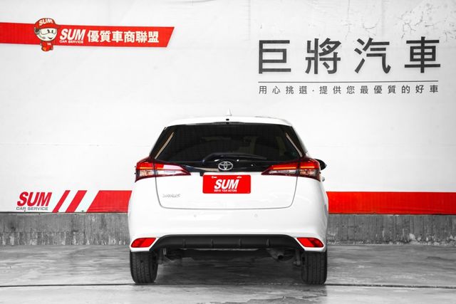 豪華版｜原鈑件 原廠保養僅跑1.1萬里 雙色內裝 定速 車道偏移 車美仕主機 倒影 導航  第3張相片