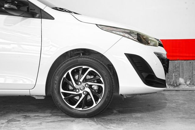 豪華版｜原鈑件 原廠保養僅跑1.1萬里 雙色內裝 定速 車道偏移 車美仕主機 倒影 導航  第5張相片