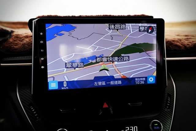旗艦｜一手車 原版件 缺廠證 ACC 車道偏移 盲點 倒車顯影 抬頭顯示 雙前座電熱椅  第14張相片