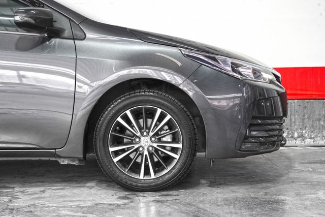 經典型｜原廠保養 僅跑4.2萬里 導航 倒車影像 定速 雙區恆溫  第5張相片