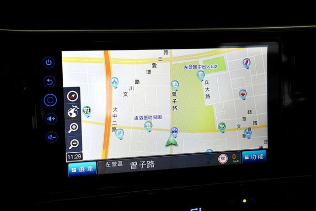 經典型｜原廠保養 僅跑4.2萬里 導航 倒車影像 定速 雙區恆溫  第13張相片