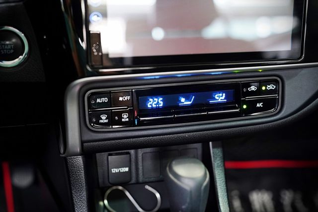 經典型｜原廠保養 僅跑4.2萬里 導航 倒車影像 定速 雙區恆溫  第15張相片