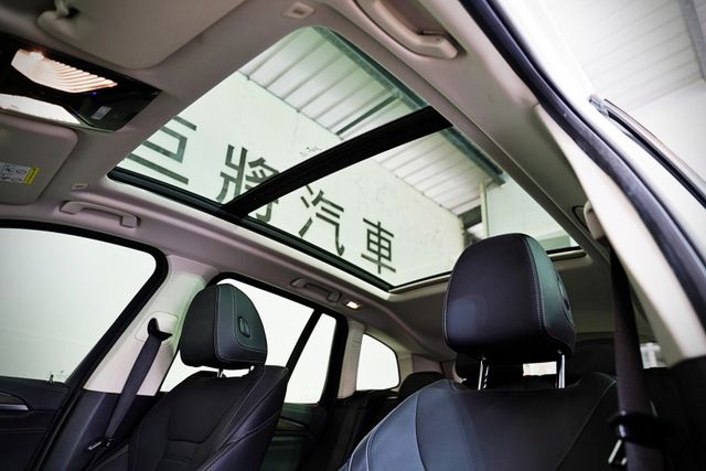 原版件 5AT跟車 盲點 環景 HK音響 抬顯 全景天窗 電尾門 快撥 雙區恆溫  第11張相片