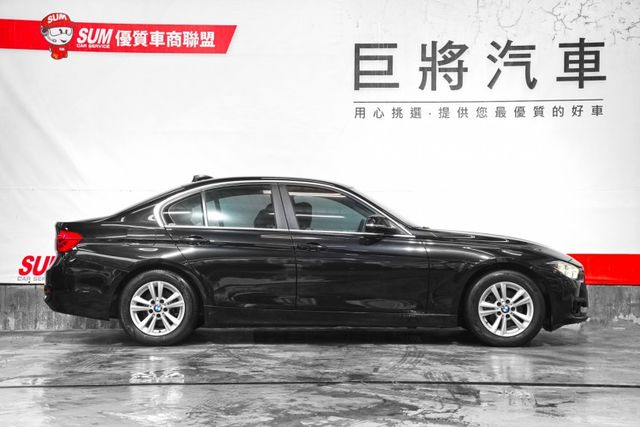 318i｜原版件 5AS 摸門 雙前座電動椅 倒車顯影 定速 自動大燈 自動雨刷 雙區恆溫  第4張相片