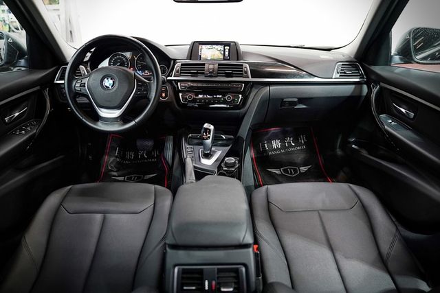 318i｜原版件 5AS 摸門 雙前座電動椅 倒車顯影 定速 自動大燈 自動雨刷 雙區恆溫  第7張相片