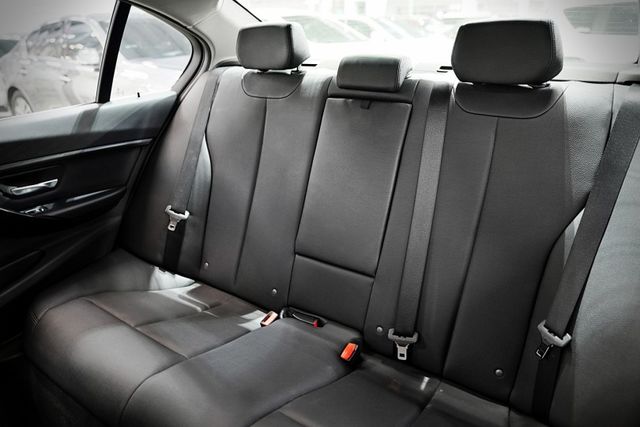 318i｜原版件 5AS 摸門 雙前座電動椅 倒車顯影 定速 自動大燈 自動雨刷 雙區恆溫  第8張相片