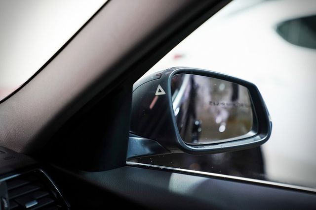 318i｜原版件 5AS 摸門 雙前座電動椅 倒車顯影 定速 自動大燈 自動雨刷 雙區恆溫  第18張相片