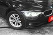 318i｜原版件 5AS 摸門 雙前座電動椅 倒車顯影 定速 自動大燈 自動雨刷 雙區恆溫  第20張縮圖