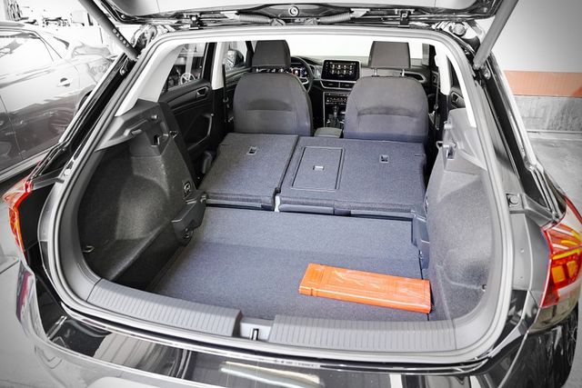 一手車 原版件 撥片、雙區恆溫、電動尾門、倒影、盲點、原廠導航、ACC、自動停車  第10張相片