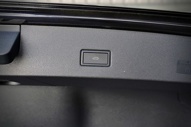 一手車 原版件 撥片、雙區恆溫、電動尾門、倒影、盲點、原廠導航、ACC、自動停車  第19張相片