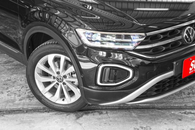 一手車 原版件 撥片、雙區恆溫、電動尾門、倒影、盲點、原廠導航、ACC、自動停車  第20張相片