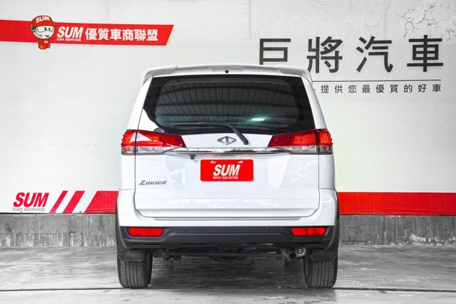 一手車原鈑件 皮椅、數位儀表、原廠導航、倒車顯影、盲點、定速、電後視鏡、感應頭燈  第3張相片