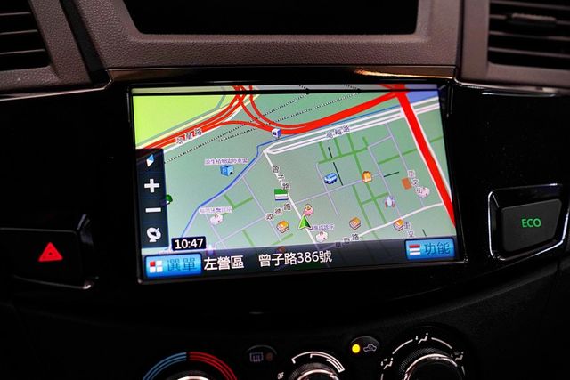 一手車原鈑件 皮椅、數位儀表、原廠導航、倒車顯影、盲點、定速、電後視鏡、感應頭燈  第14張相片