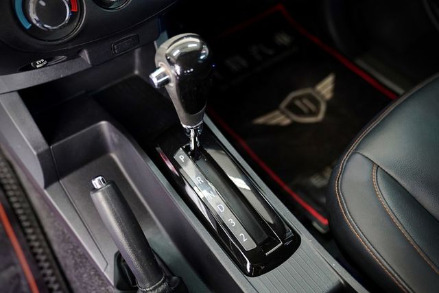 一手車原鈑件 皮椅、數位儀表、原廠導航、倒車顯影、盲點、定速、電後視鏡、感應頭燈  第16張相片