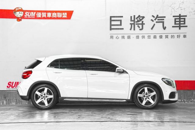 GLA 180運動版｜原版件 AMG 定速 倒影 恆溫 CARPLAY 電尾門 雙電動記憶座椅 撥片  第4張相片