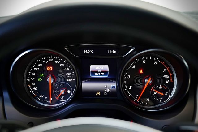 GLA 180運動版｜原版件 AMG 定速 倒影 恆溫 CARPLAY 電尾門 雙電動記憶座椅 撥片  第12張相片