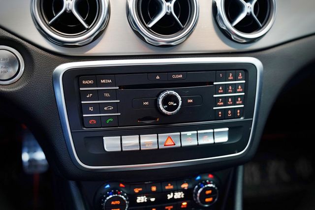 GLA 180運動版｜原版件 AMG 定速 倒影 恆溫 CARPLAY 電尾門 雙電動記憶座椅 撥片  第14張相片