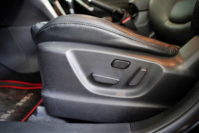 柴油2.2 AWD｜原鈑件 原廠引擎終身保固 皮椅、IKEY、感應頭燈、HID頭燈、前後霧燈、倒影  第17張相片