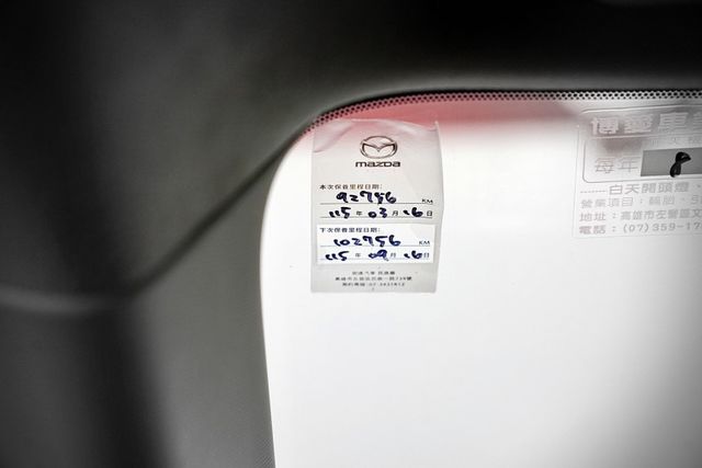 柴油2.2 AWD｜原鈑件 原廠引擎終身保固 皮椅、IKEY、感應頭燈、HID頭燈、前後霧燈、倒影  第19張相片