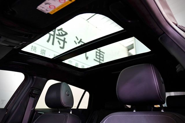 一手車 原版件 皮椅 電動椅 定速 360環景 導航 雙區恆溫 全景天窗 撥片  第10張相片
