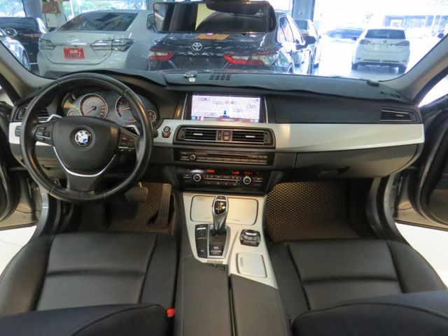 2012年領2013年型式~BMW 520I~五門旅行車~泛得總代理~僅跑十四萬~進口資料齊全~  第5張相片