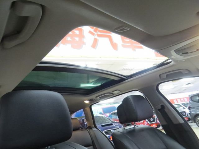 2012年領2013年型式~BMW 520I~五門旅行車~泛得總代理~僅跑十四萬~進口資料齊全~  第8張相片