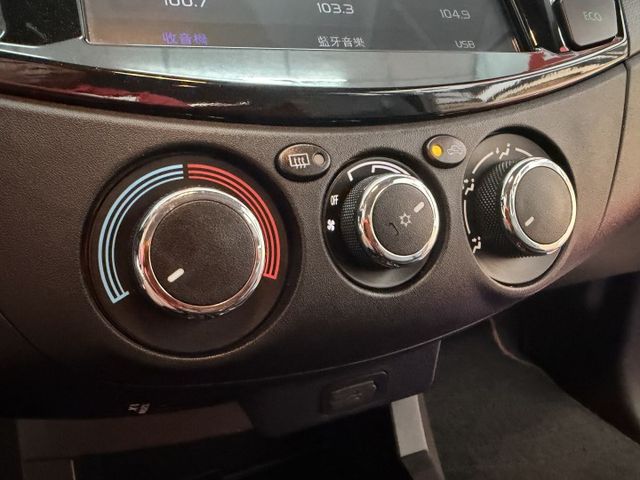 2022年 ZINGER 2.4 自排 旗艦版 僅跑三萬公里 盲點感應 多功能影音 2.4僅繳2.0稅金  第10張相片