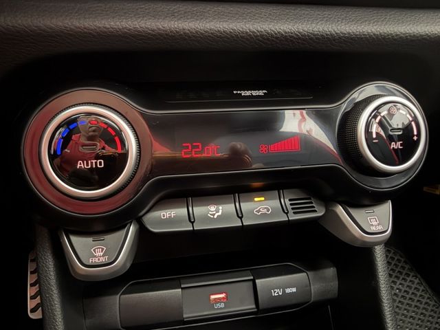 一手女用車 I-KEY 僅跑一萬五千萬公里  選配天窗~冷熱椅~方向盤加熱  第9張相片