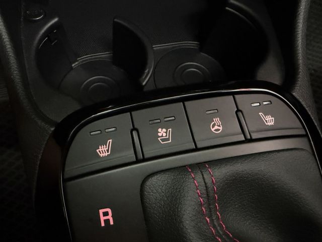 一手女用車 I-KEY 僅跑一萬五千萬公里  選配天窗~冷熱椅~方向盤加熱  第10張相片