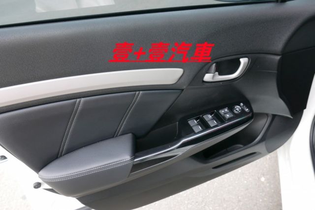 一手車 認證通過全車原鈑件 只跑8萬多保證里程 換檔快撥 定速 倒車顯影 衛星導航  第11張相片