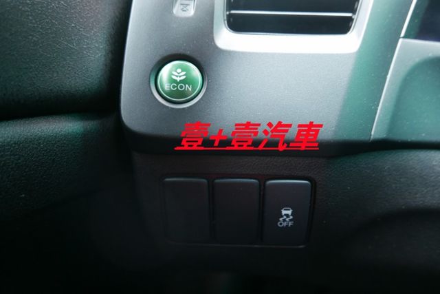 一手車 認證通過全車原鈑件 只跑8萬多保證里程 換檔快撥 定速 倒車顯影 衛星導航  第12張相片
