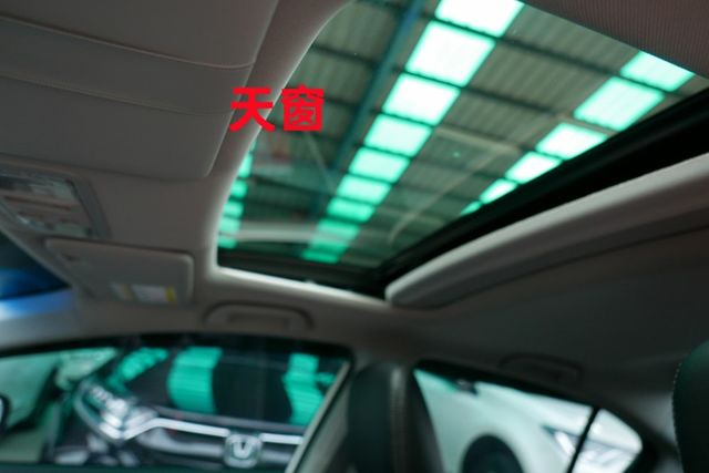 一手車 認證通過全車原鈑件 只跑8萬多保證里程 換檔快撥 定速 倒車顯影 衛星導航  第18張相片