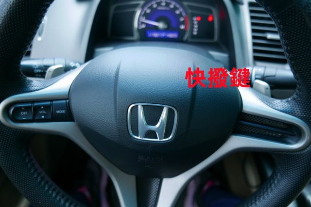 頂級 一手車 認證通過全車原鈑件 保證里程 衛星導航 倒車顯影 快撥鍵 天窗  第12張相片