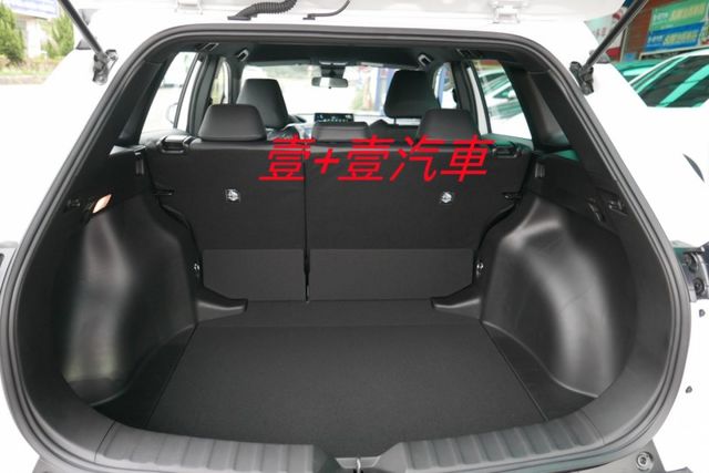 全新領牌車只跑10公里 ACC跟車系統 車道偏移 倒車顯影 CARPLAY 原廠保固中 I-KEY  第9張相片
