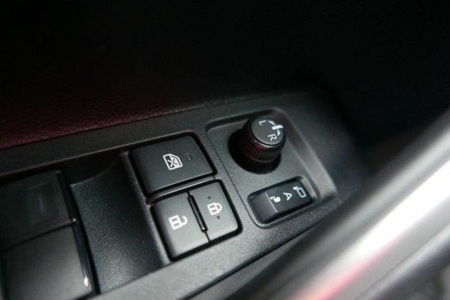 全新領牌車只跑10公里 ACC跟車系統 車道偏移 倒車顯影 CARPLAY 原廠保固中 I-KEY  第17張相片