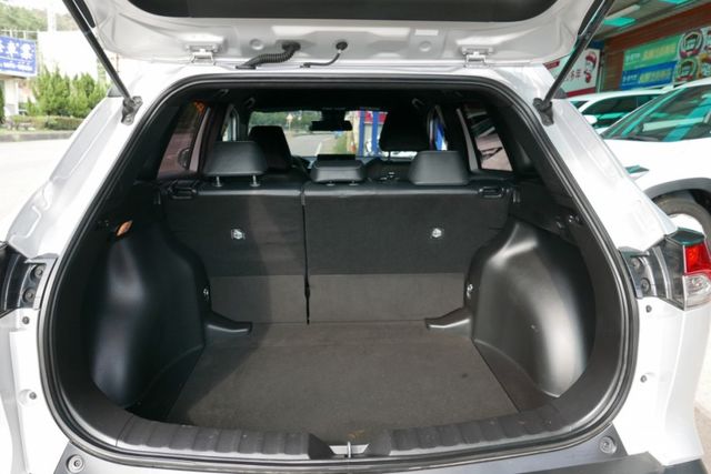 一手車 認證通過全車原鈑件 保證里程 跟車系統 7安 車道偏移  第7張相片