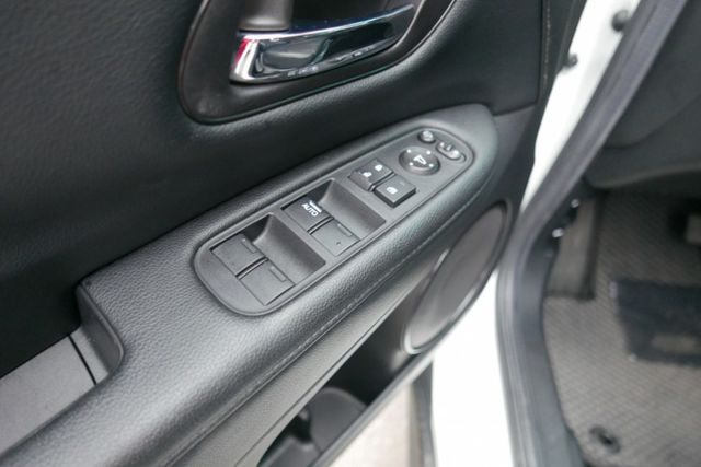 認證通過全車原鈑件只跑4萬多保證里程 I-KEY 定速 換檔撥片 LED頭燈 ABS  第7張相片