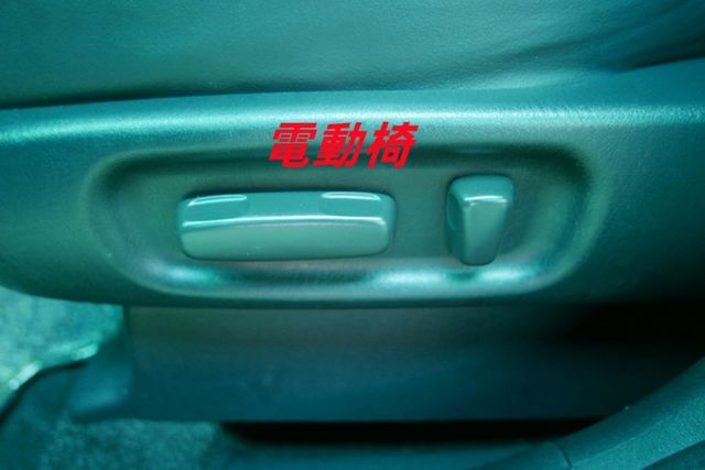認證通過全車原鈑件 電動椅 雙天窗 內裝美 可貸款  第10張相片