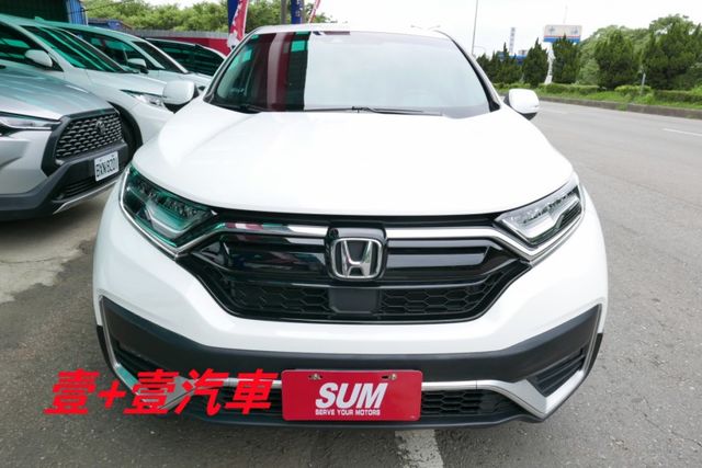一手車只跑1萬多保證里程 認證通過全車原鈑件 ACC跟車 換檔撥片 無線電充 電尾門  第2張相片