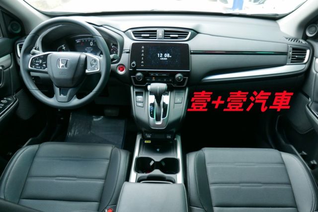 一手車只跑1萬多保證里程 認證通過全車原鈑件 ACC跟車 換檔撥片 無線電充 電尾門  第9張相片