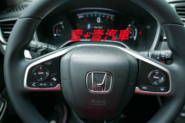 一手車只跑1萬多保證里程 認證通過全車原鈑件 ACC跟車 換檔撥片 無線電充 電尾門  第14張相片