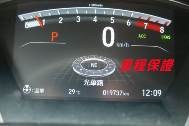 一手車只跑1萬多保證里程 認證通過全車原鈑件 ACC跟車 換檔撥片 無線電充 電尾門  第15張相片