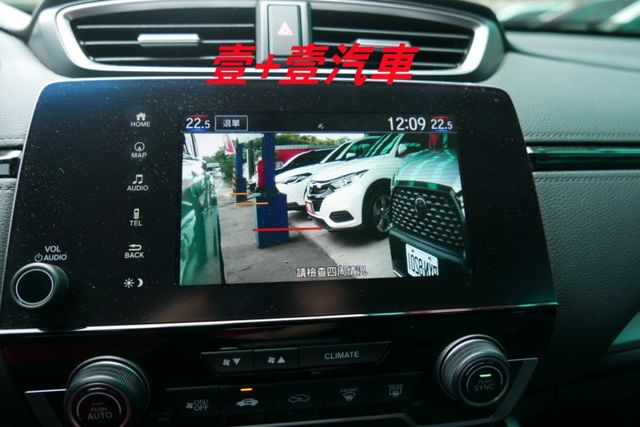 一手車只跑1萬多保證里程 認證通過全車原鈑件 ACC跟車 換檔撥片 無線電充 電尾門  第16張相片